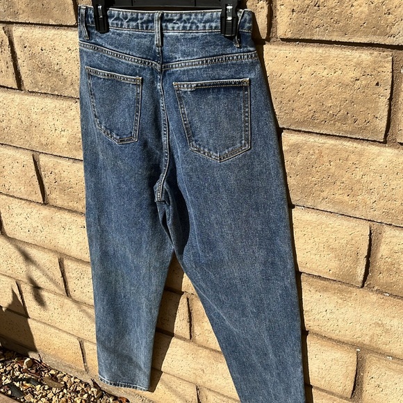 PrettyLittleThing Blue High Rise Jeans - Picture 4 of 9